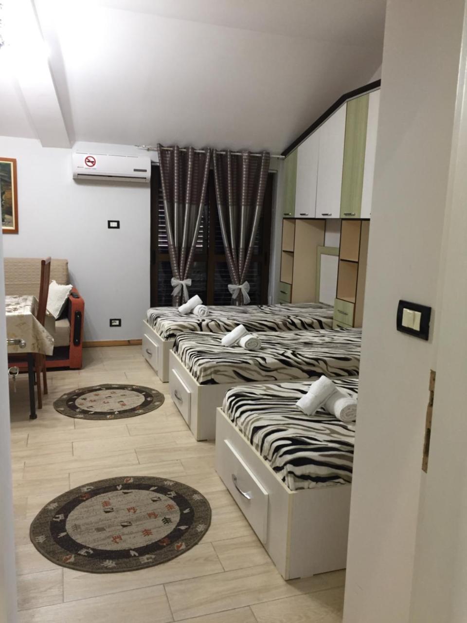 Lille France Apartments Shkodër エクステリア 写真